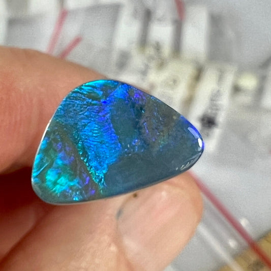 Solid blue/green Lightning Ridge opal. A nice little ring stone.