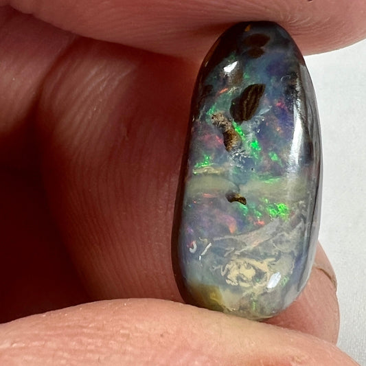 Lovely piece of Winton boulder opal, with striking colours. Would make a nice ring.