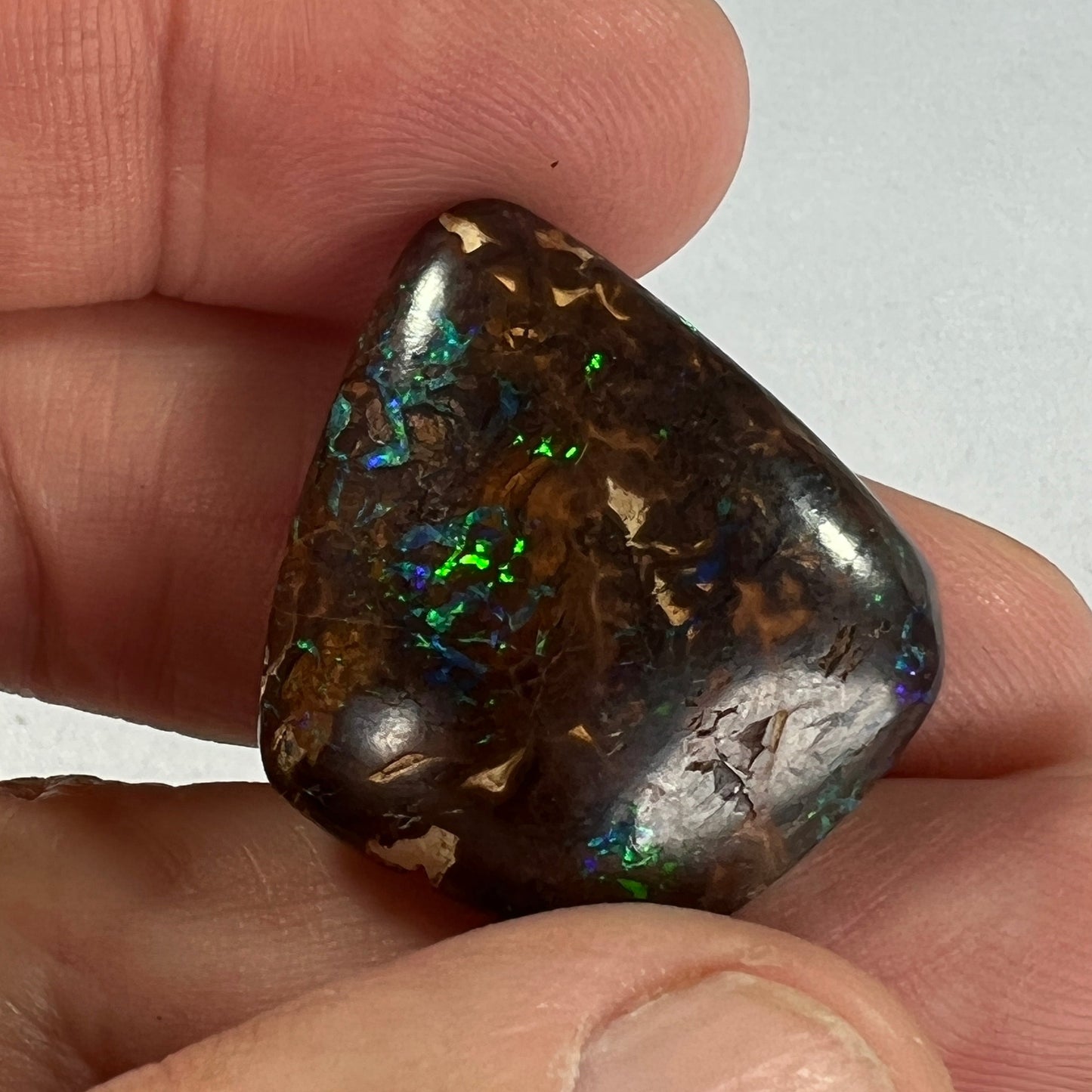 Nice big boulder opal from Winton with great flashes of colour. Ready for a pendant.