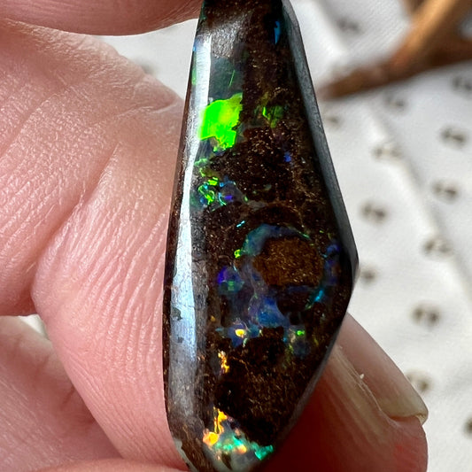 Nice little 9ct boulder opal from the outback mines of Opalton. Vivid colours.