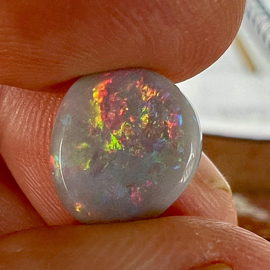 Gorgeous little opal displaying a brilliant colour of play.