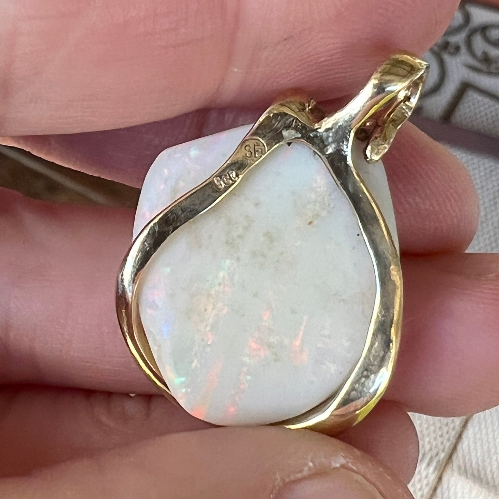 Beautiful solid vertical Mulga opal from the mines of Craig Haxton in Lightning Ridge. Gorgeous yellow gold and white gold setting with a platinum leaf, showcasing all of the Autumnal colours. Another Sally Fisher masterpiece.